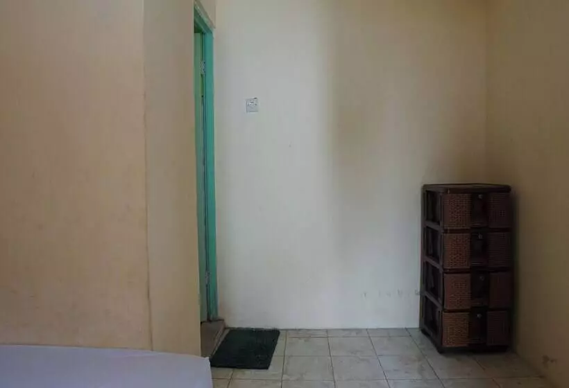 Hotelli Spot On 92666 Rumah Kos Arafah Syariah