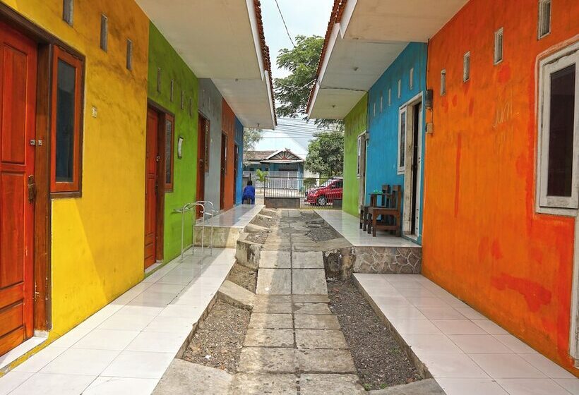 Hotel Spot On 92666 Rumah Kos Arafah Syariah