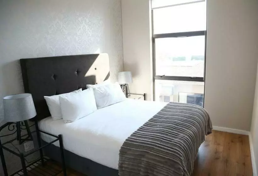 Executive 3 Bed Apartment With Balcony & Executive 2 Bed Apartment In Sandton