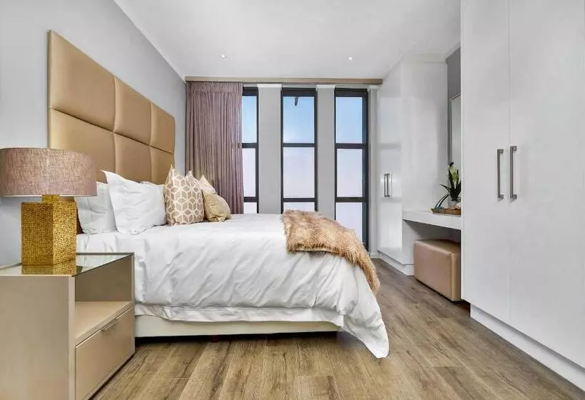 Executive 3 Bed Apartment With Balcony & Executive 2 Bed Apartment In Sandton