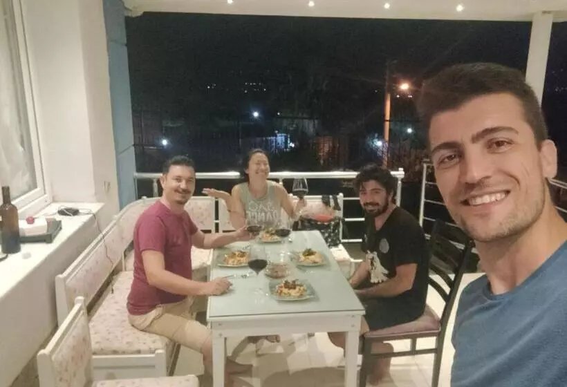 پانسیون Güzelbahçe Yemek Atölyesi