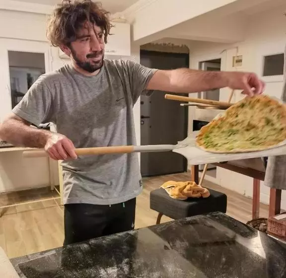 پانسیون Güzelbahçe Yemek Atölyesi