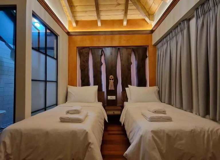 ホテル Bujtina Behram