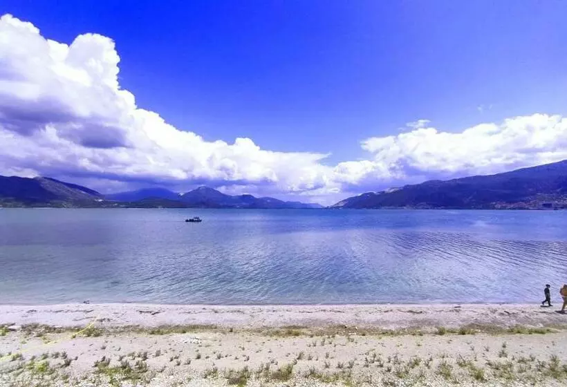 ホテル Kroisos Lake Resort By Vima