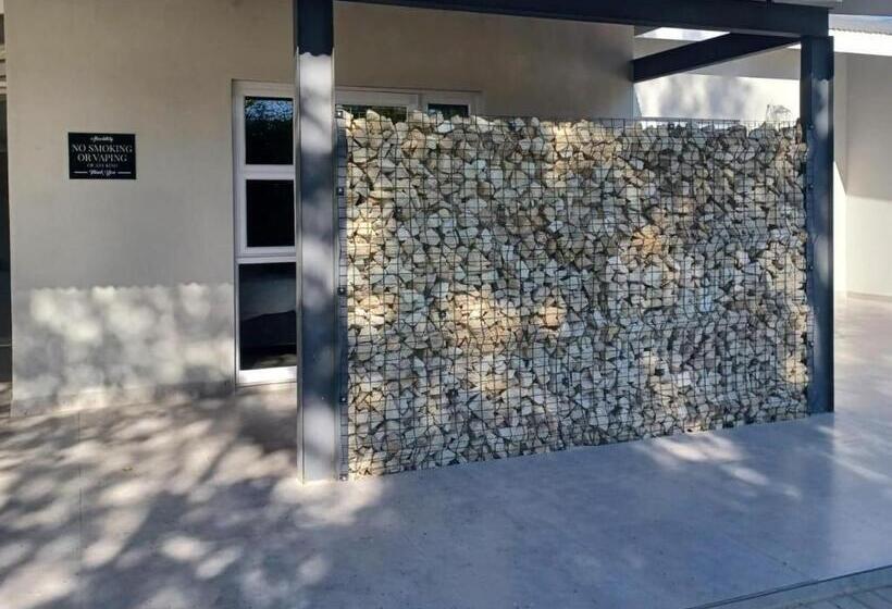 ペンション Thompson Manor