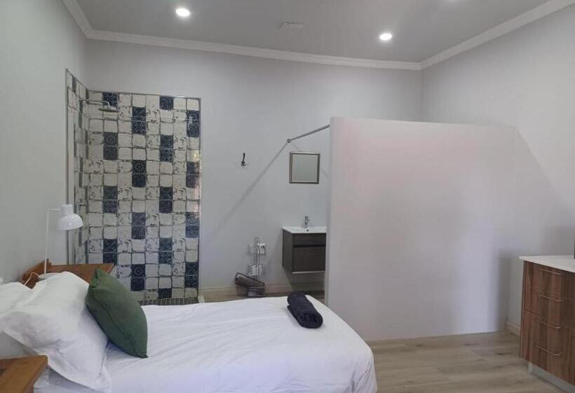 ペンション Thompson Manor