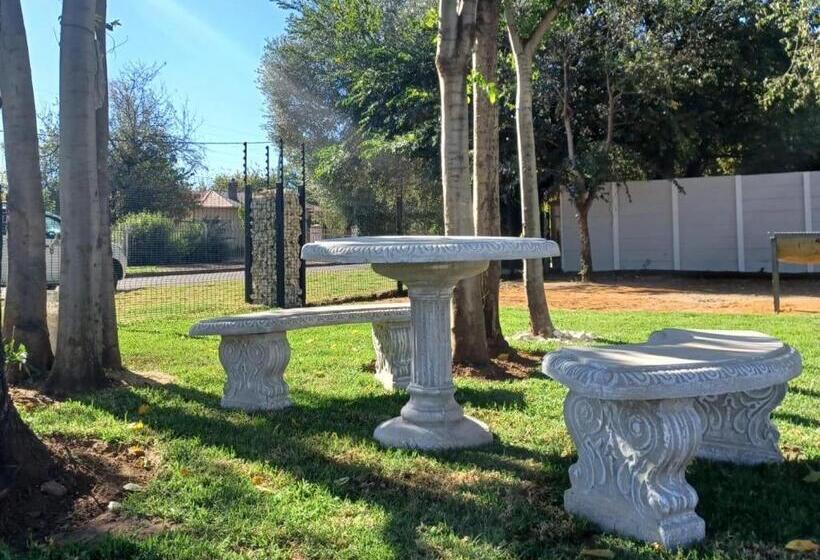 ペンション Thompson Manor