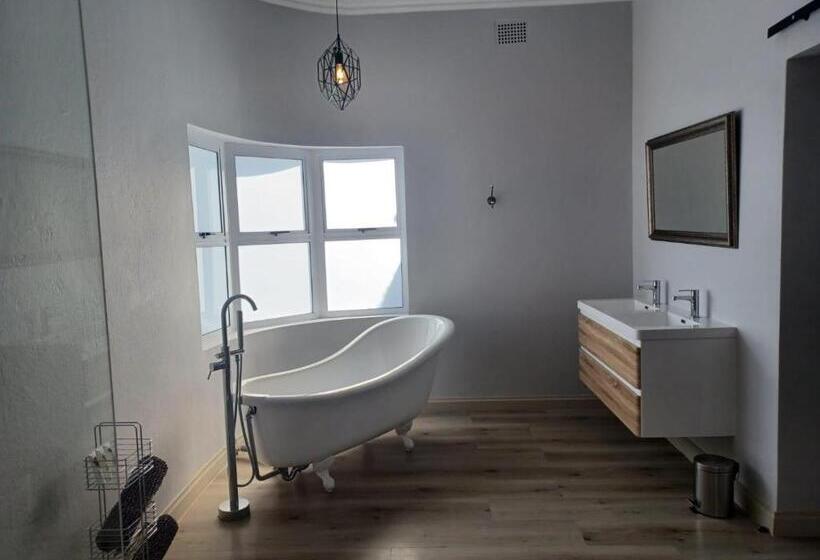 ペンション Thompson Manor