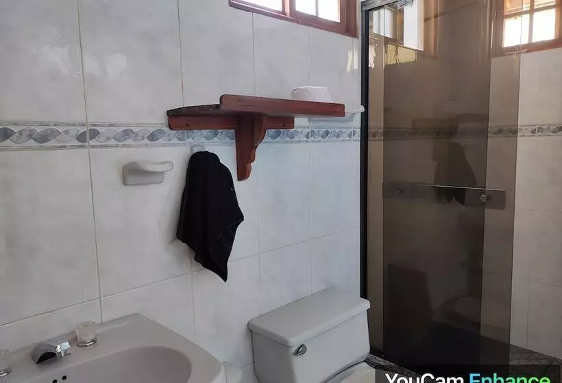 هاستل Leticias Guest House