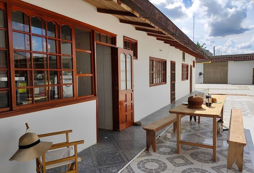 هاستل Leticias Guest House