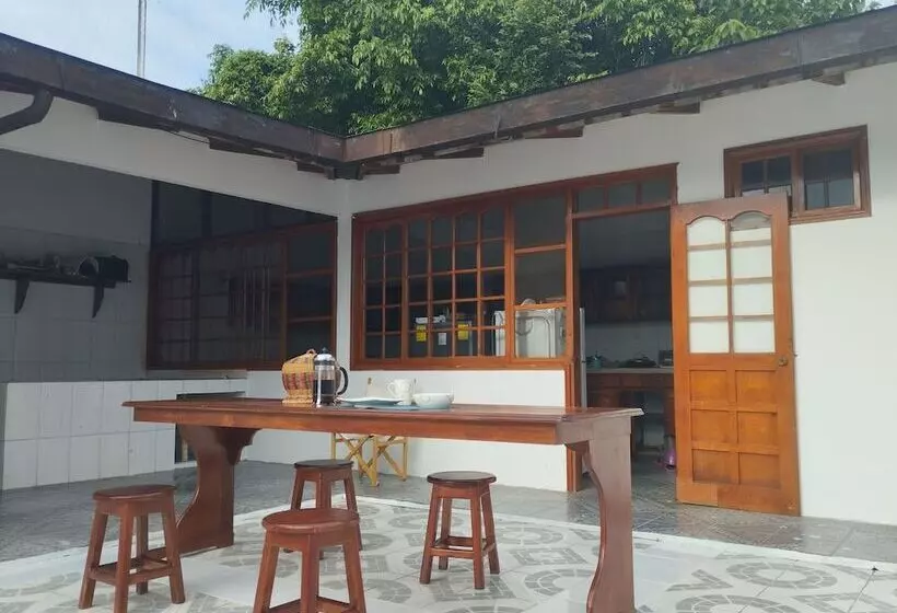 هاستل Leticias Guest House