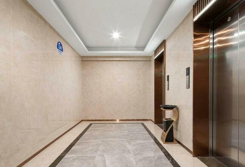 Kyriad Hotel Guigang Wuyue Plaza Railway Station