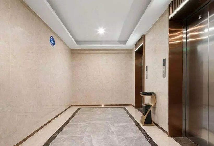 Kyriad Hotel Guigang Wuyue Plaza Railway Station