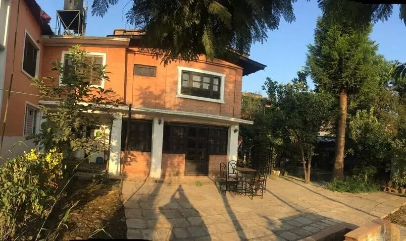 تختخواب و صبحانه Krishna House