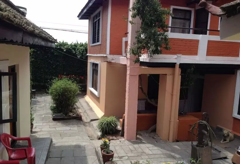 تختخواب و صبحانه Krishna House
