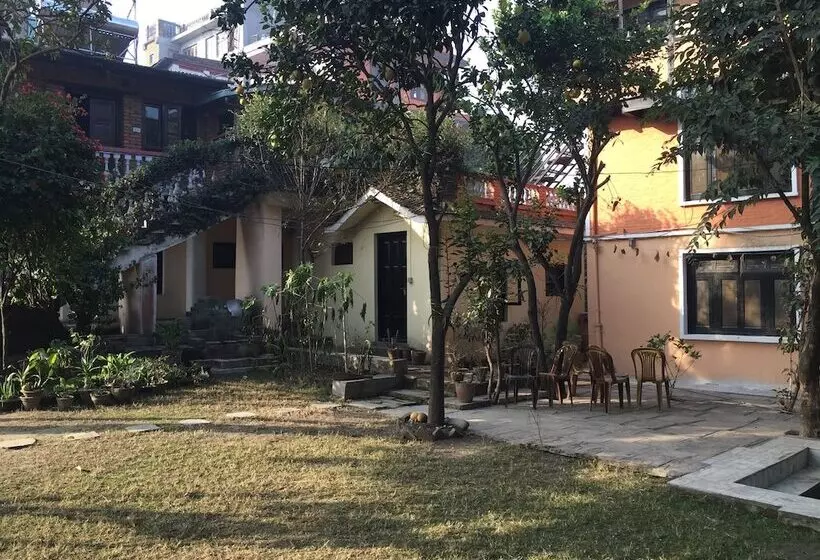 تختخواب و صبحانه Krishna House
