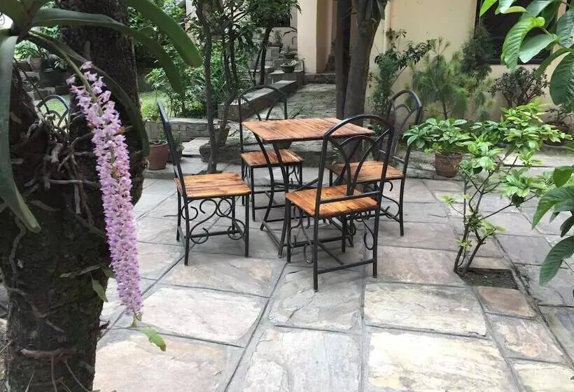 تختخواب و صبحانه Krishna House