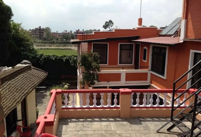 تختخواب و صبحانه Krishna House