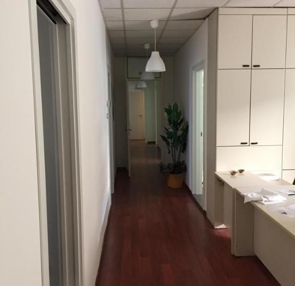 تختخواب و صبحانه Smart Accomodation