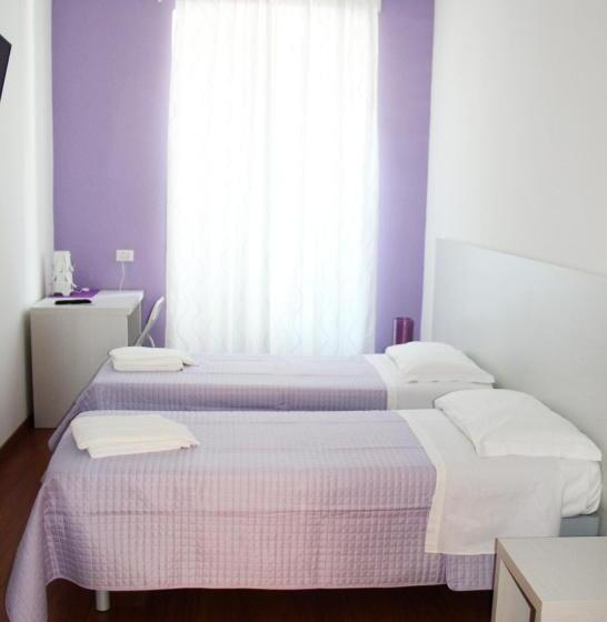 تختخواب و صبحانه Smart Accomodation