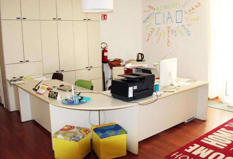 تختخواب و صبحانه Smart Accomodation