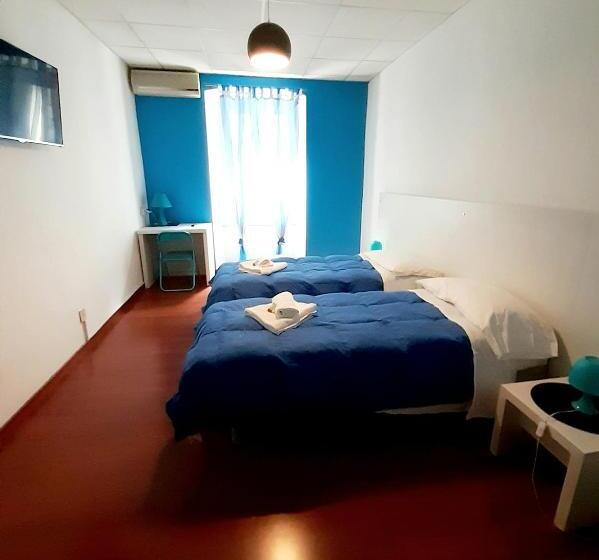 تختخواب و صبحانه Smart Accomodation