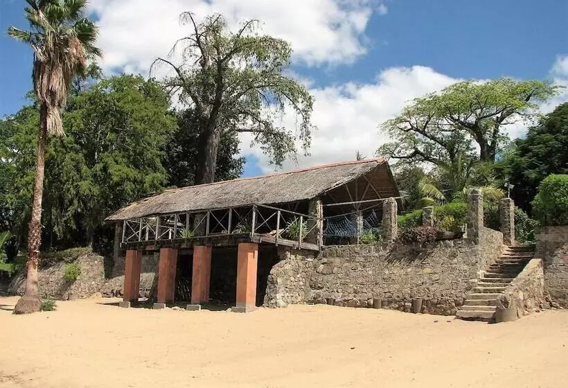 هتل Nkhudzi Beach Lodge
