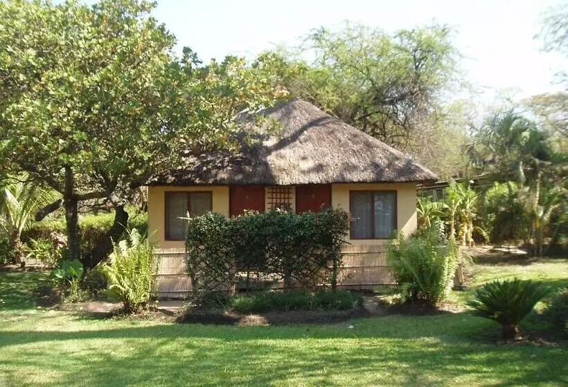 هتل Nkhudzi Beach Lodge