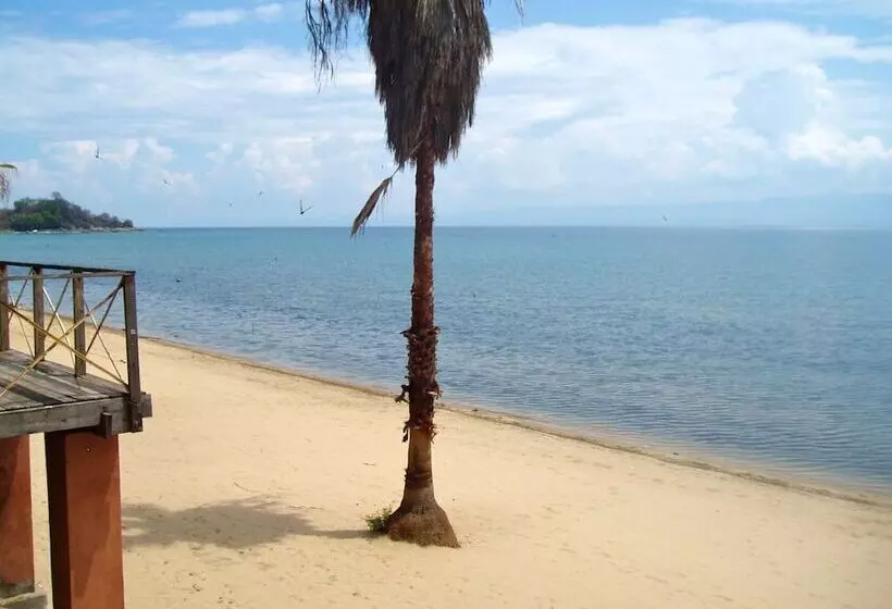 هتل Nkhudzi Beach Lodge
