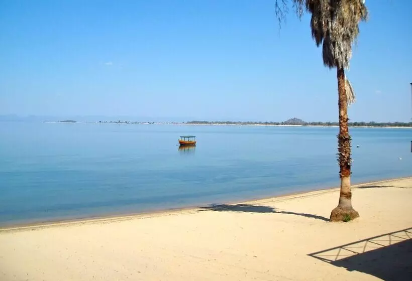 هتل Nkhudzi Beach Lodge