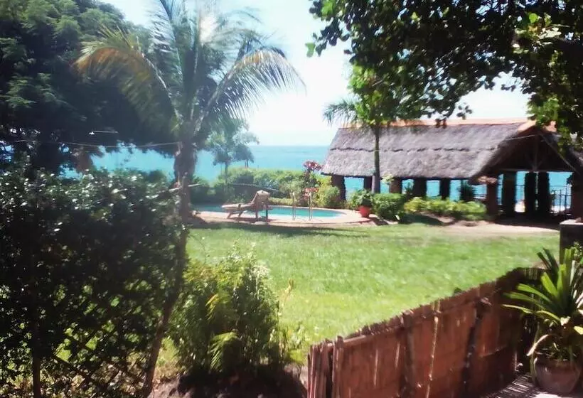 هتل Nkhudzi Beach Lodge