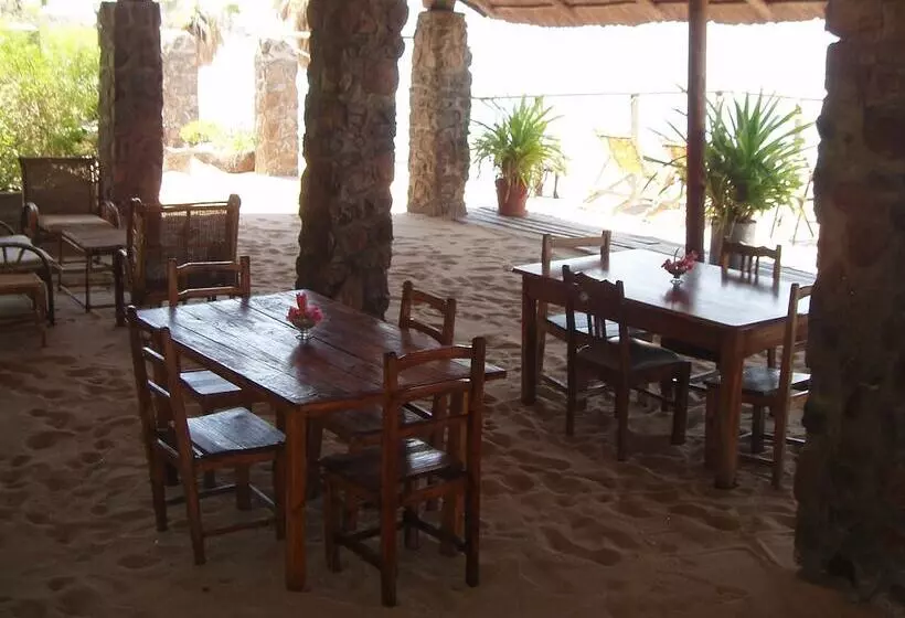هتل Nkhudzi Beach Lodge