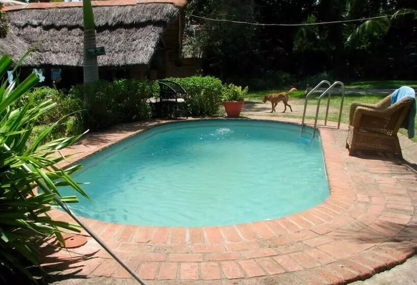 هتل Nkhudzi Beach Lodge