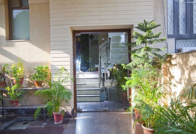 Отель Oyo Premium Near Mega Mall