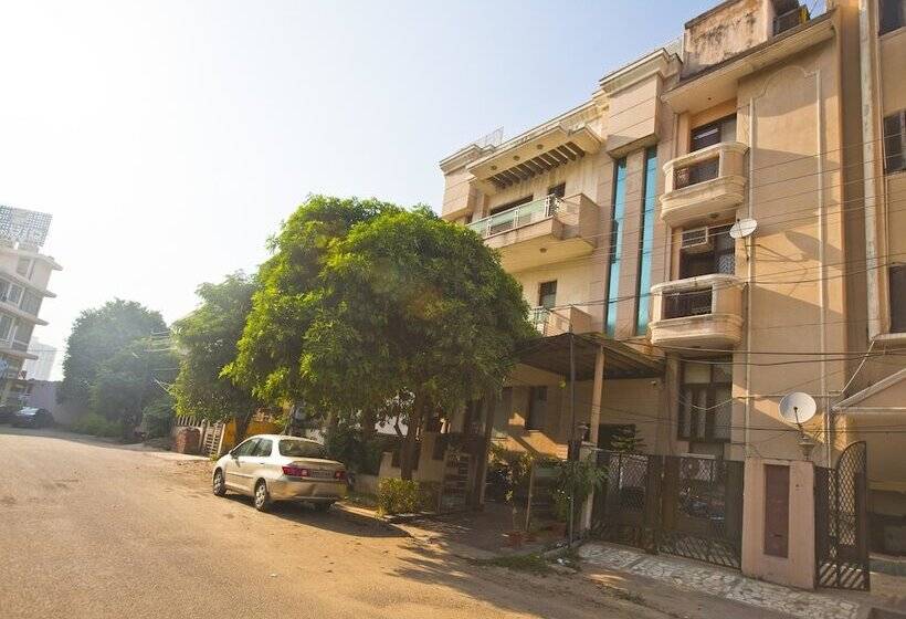 Отель Oyo Premium Near Mega Mall