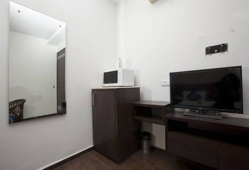 Отель Oyo Premium Near Mega Mall