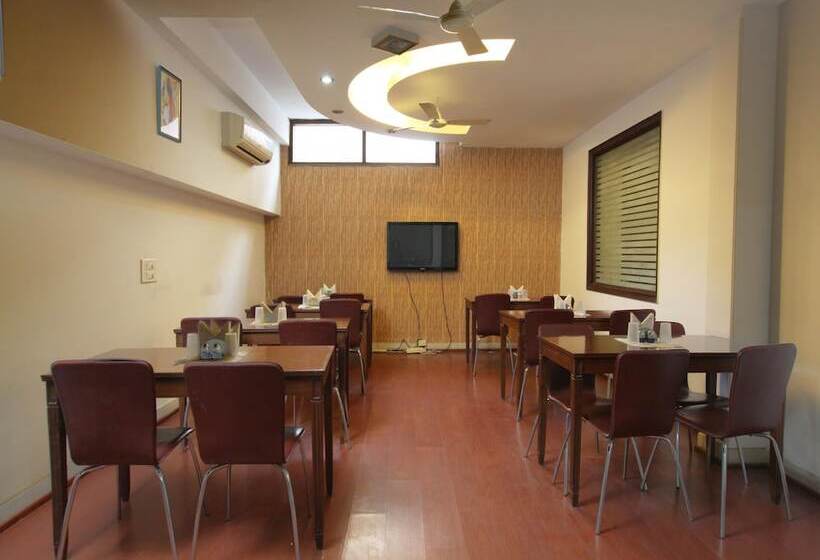 Отель Oyo Premium Near Mega Mall