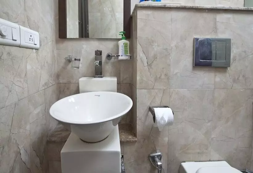 ホテル Oyo Premium Near Mega Mall
