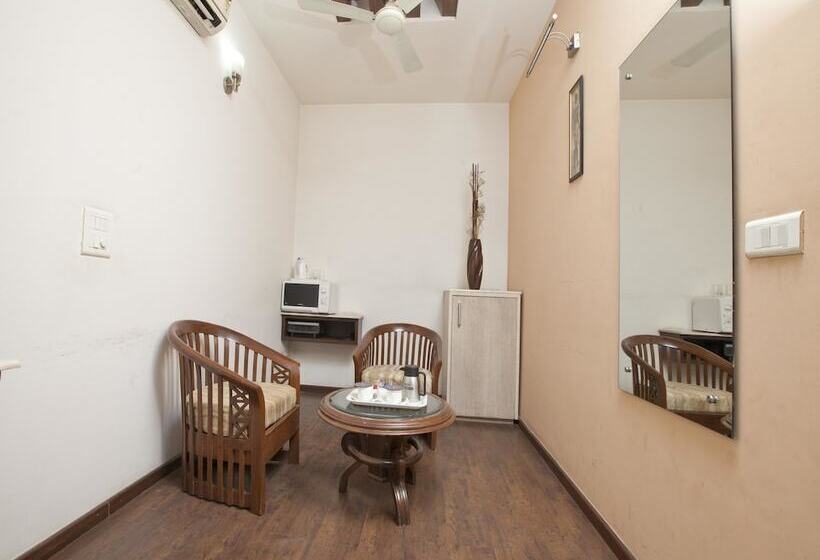 Отель Oyo Premium Near Mega Mall