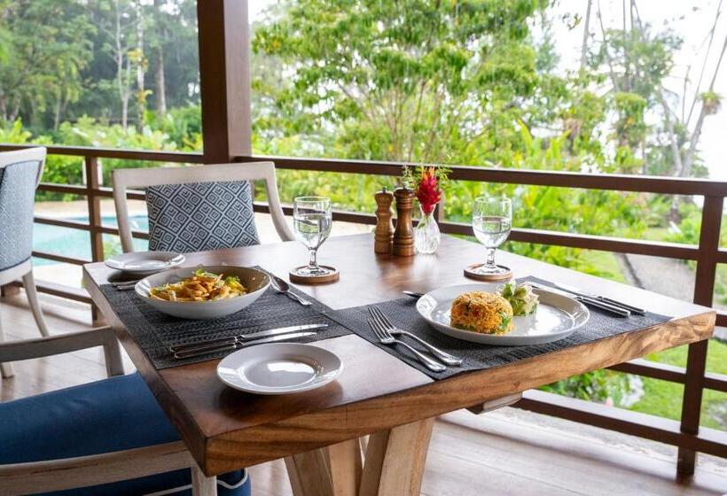 فندق Playa Cativo Lodge