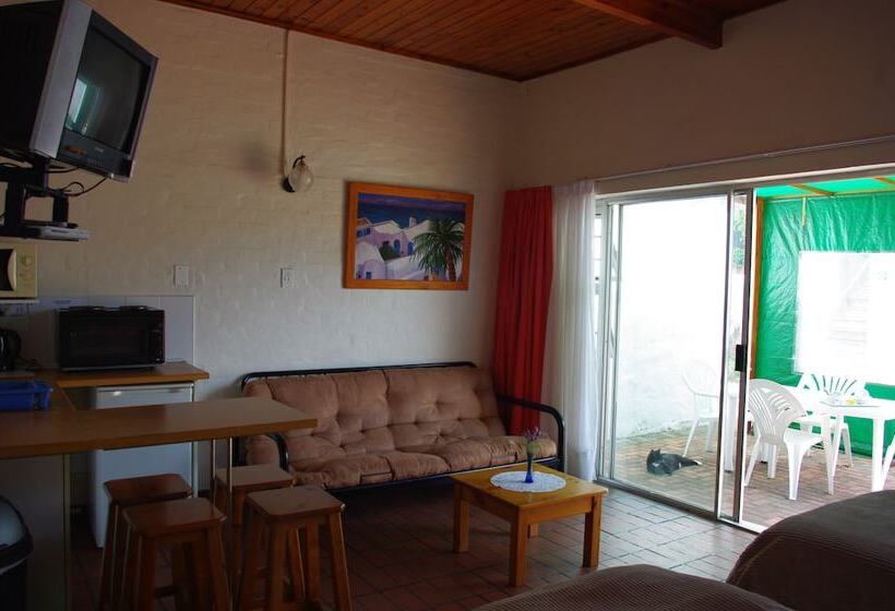 פנסיון Aqua Marine Guest House