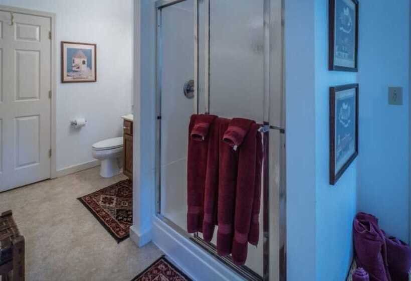 Stone Haus Bed & Breakfast