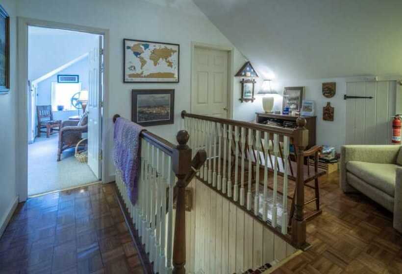 Stone Haus Bed & Breakfast