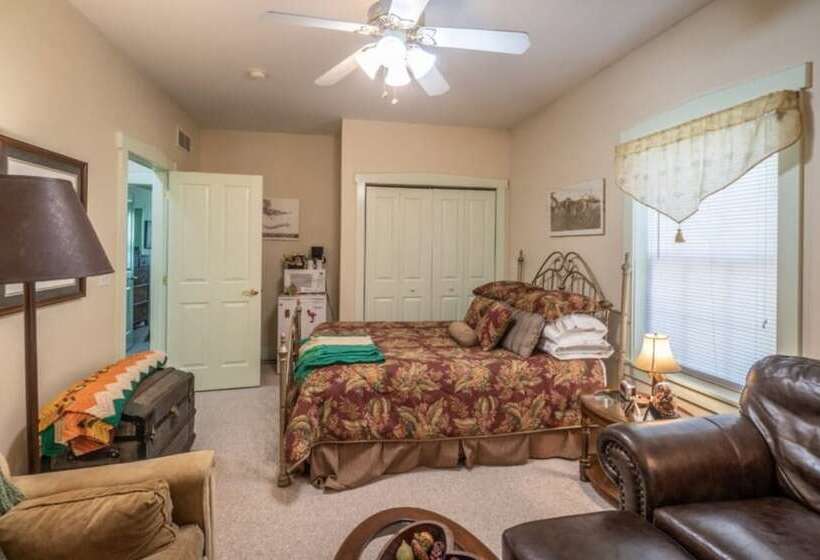 Stone Haus Bed & Breakfast