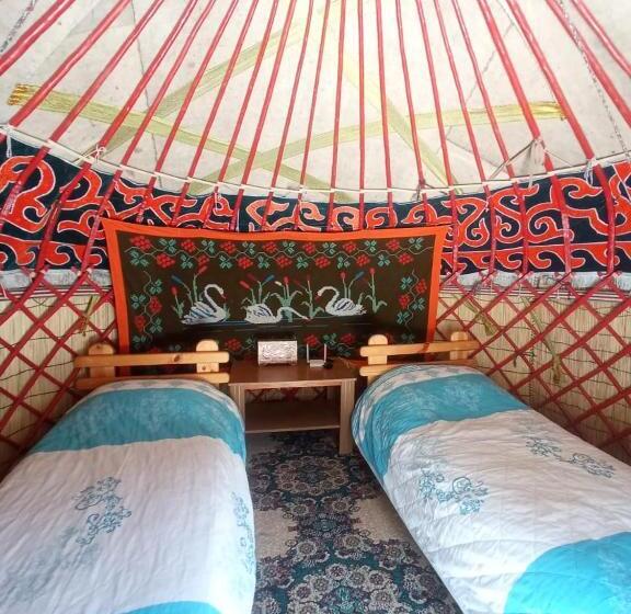 تختخواب و صبحانه Yurt Stay In Downtown