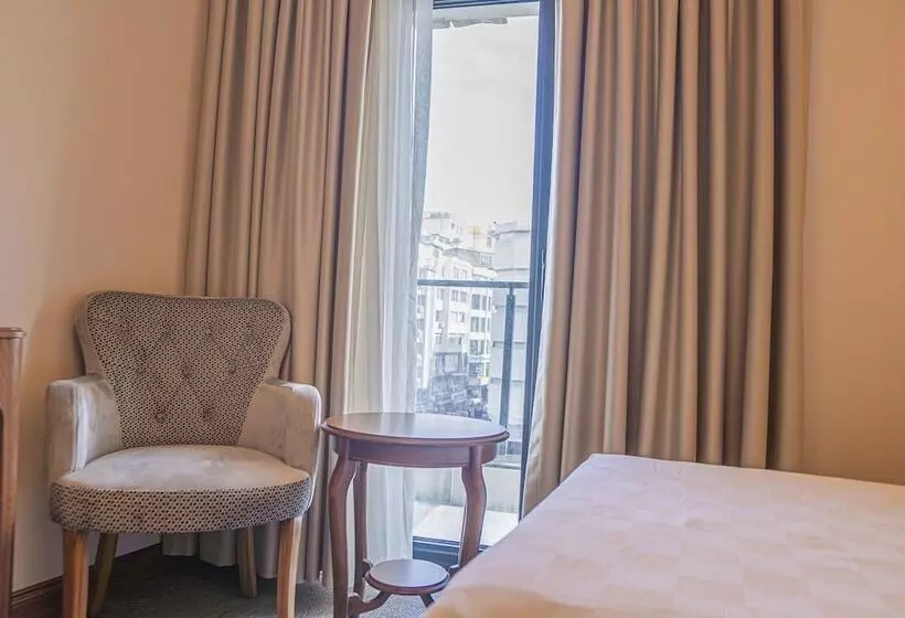 ホテル Istanbul Midpoint