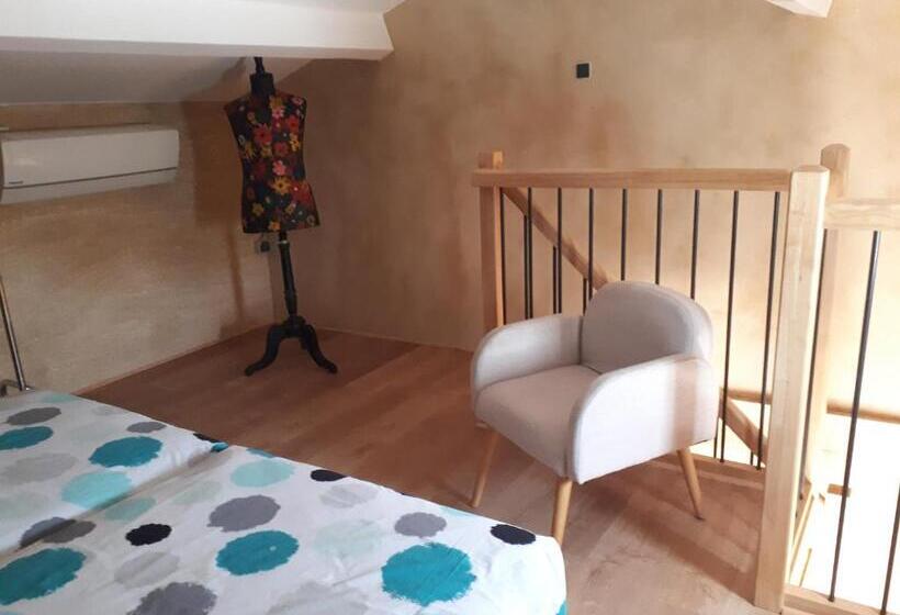 تختخواب و صبحانه Mazet Des Lavandes