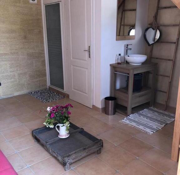 تختخواب و صبحانه Mazet Des Lavandes