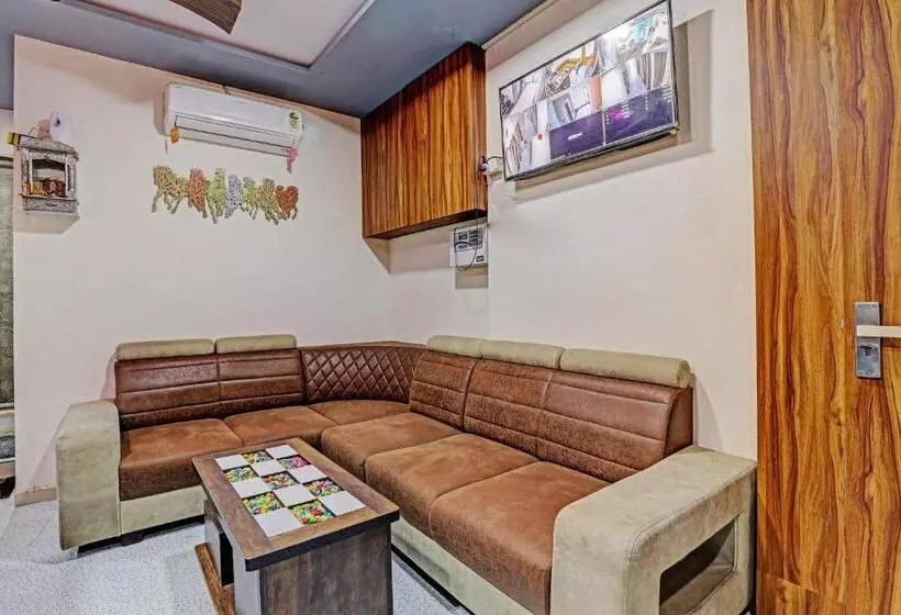 Oyo Flagship Hotel France