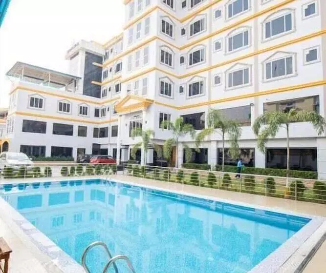 Siddhartha Hotel Grand City